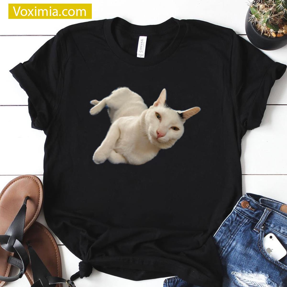 Cute Lazy Cat Design T-shirt